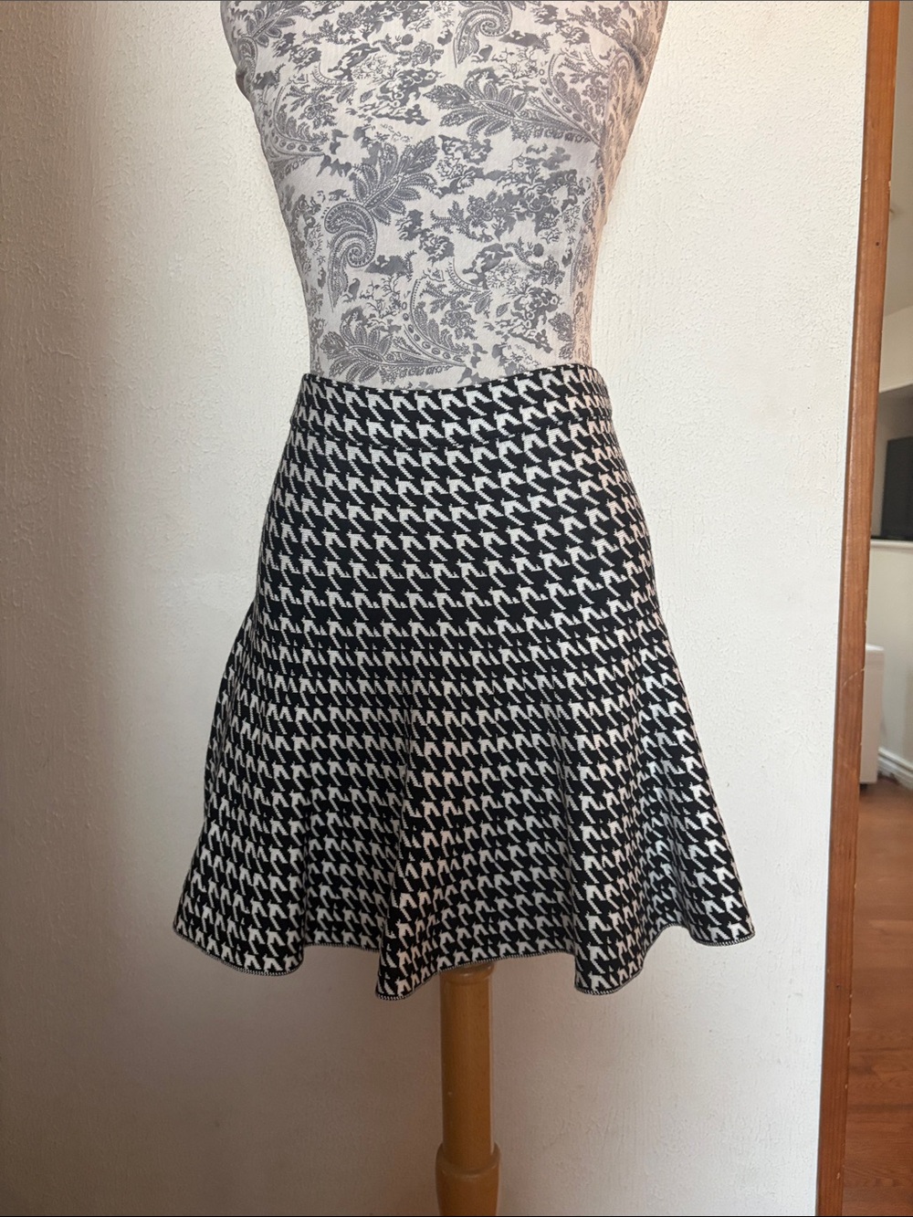 NWT Houndstooth Circle Skirt